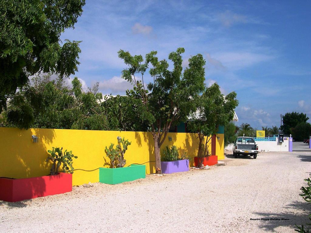 Happy Holiday Homes Kralendijk  Exterior photo